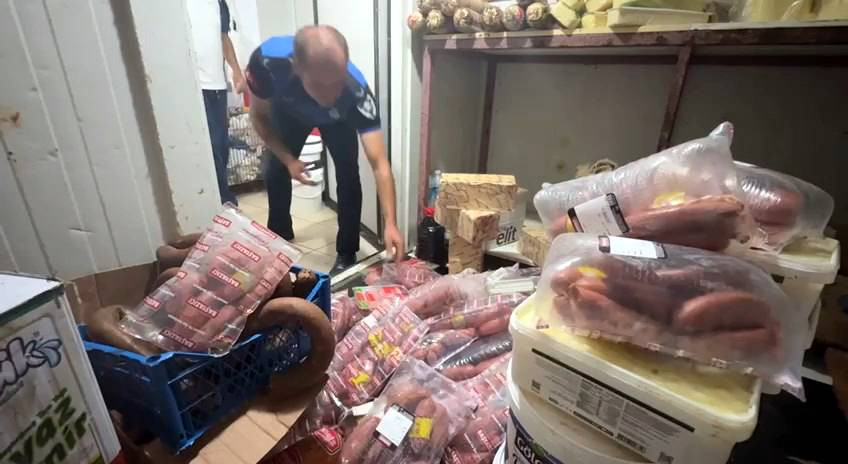 Halkın sağlığıyla böyle oynanıyor. Son kullanma tarihleri dolapta siliniyor - Resim: 1